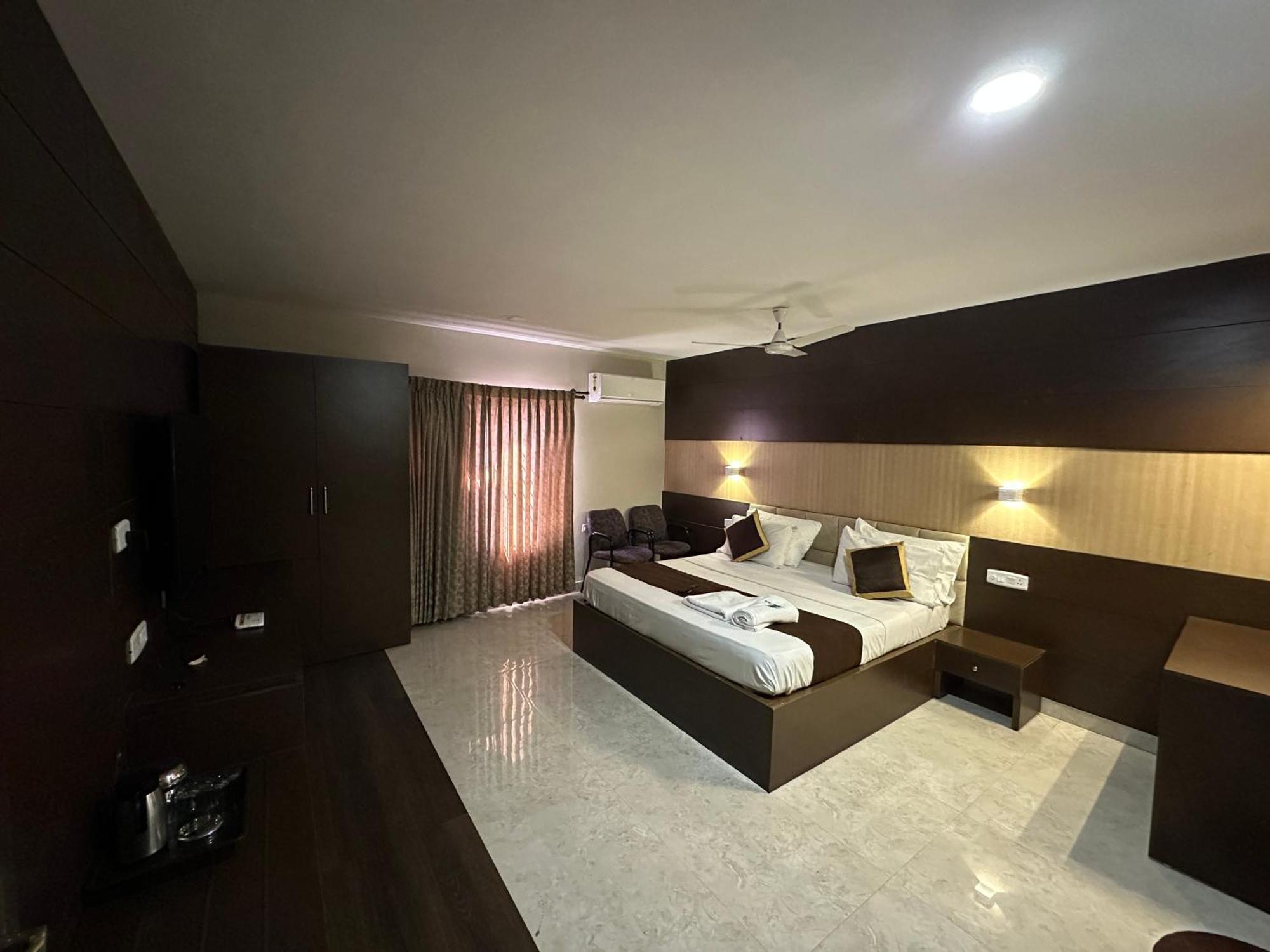 Hotel Aiba Regency Coimbatore Exterior photo